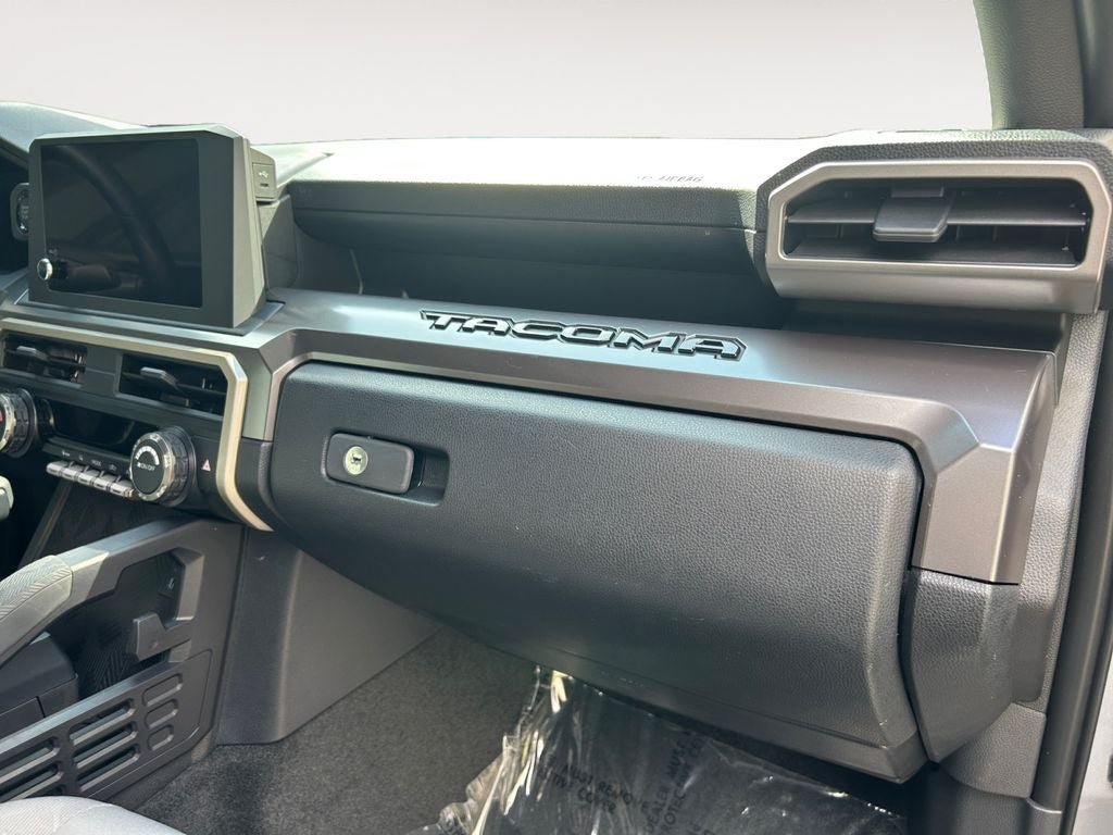 Used 2025 Toyota Tacoma SR5 AWD/4WD image 26