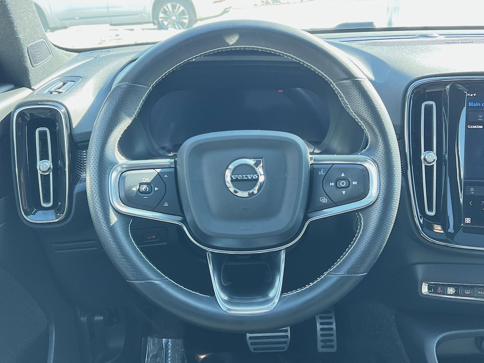 Used 2021 Volvo XC40 P8 Recharge w/ Advanced Package image 16