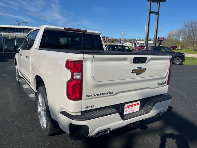 Used 2024 Chevrolet Silverado 1500 High Country w/ Technology Package image 6