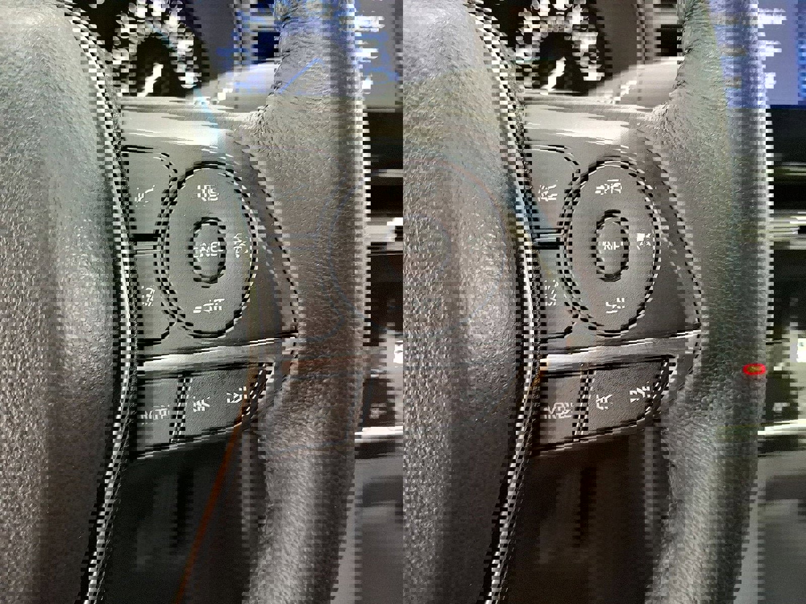 Used 2022 Toyota Avalon XLE w/ Moonroof Package image 18