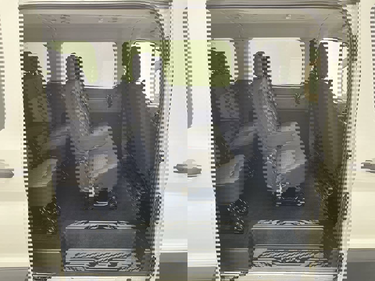 Used 2023 Ford Transit 350 XLT image 10