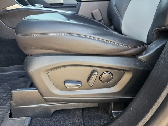 Certified 2022 Ford Explorer XLT w/ Equipment Group 202A image 13