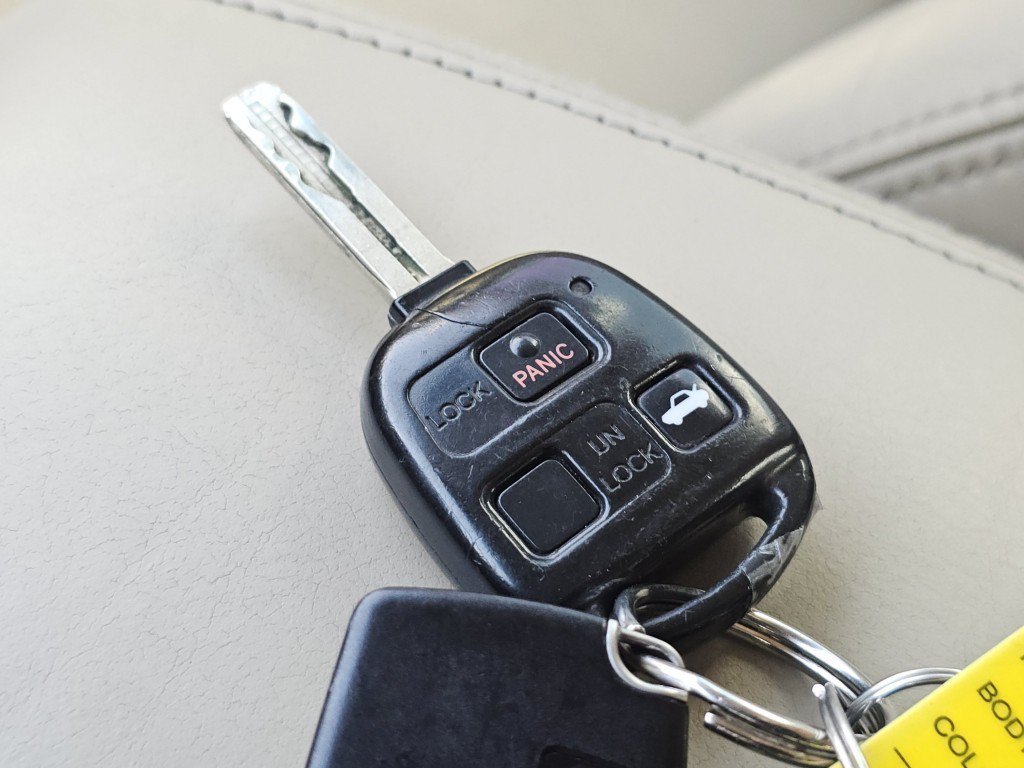 Used 2002 Lexus ES 330 w/ Premium Pkg FWD image 32