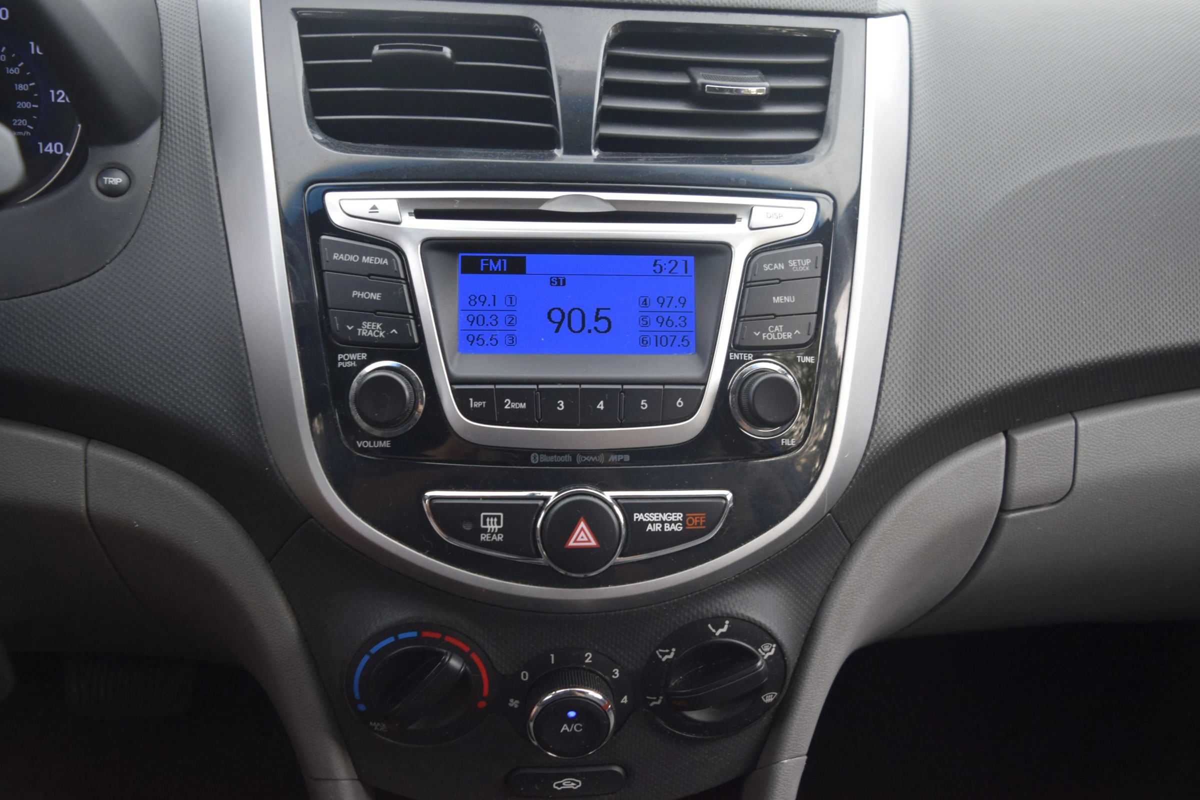 Used 2014 Hyundai Accent GLS w/ Option Group 2 FWD image 11