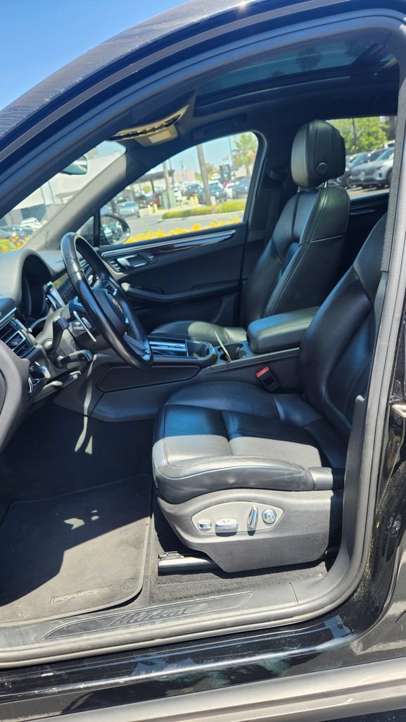 Used 2024 Porsche Macan AWD/4WD image 15