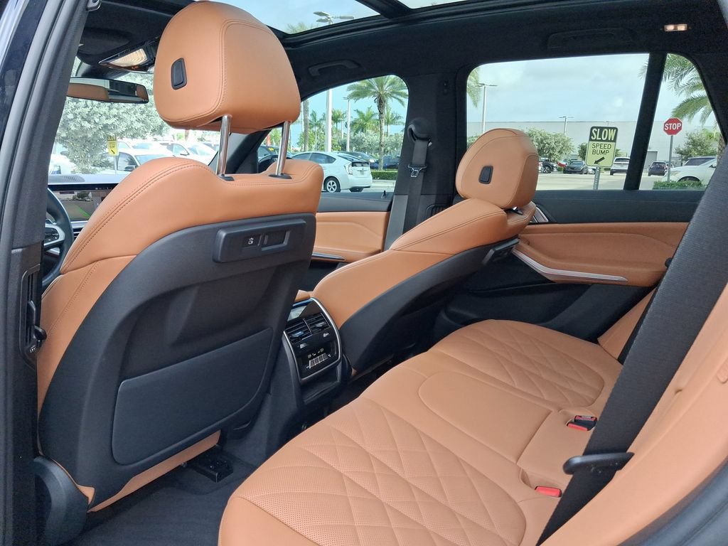 Used 2023 BMW X5 xDrive40i w/ M Sport Package AWD/4WD image 8