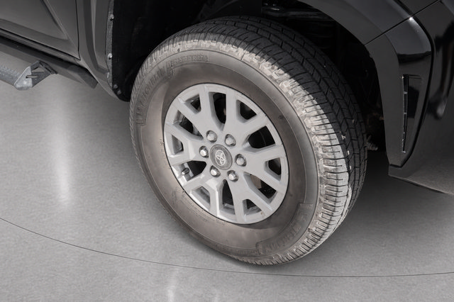 Used 2026 Toyota Tacoma SR5 AWD/4WD image 9