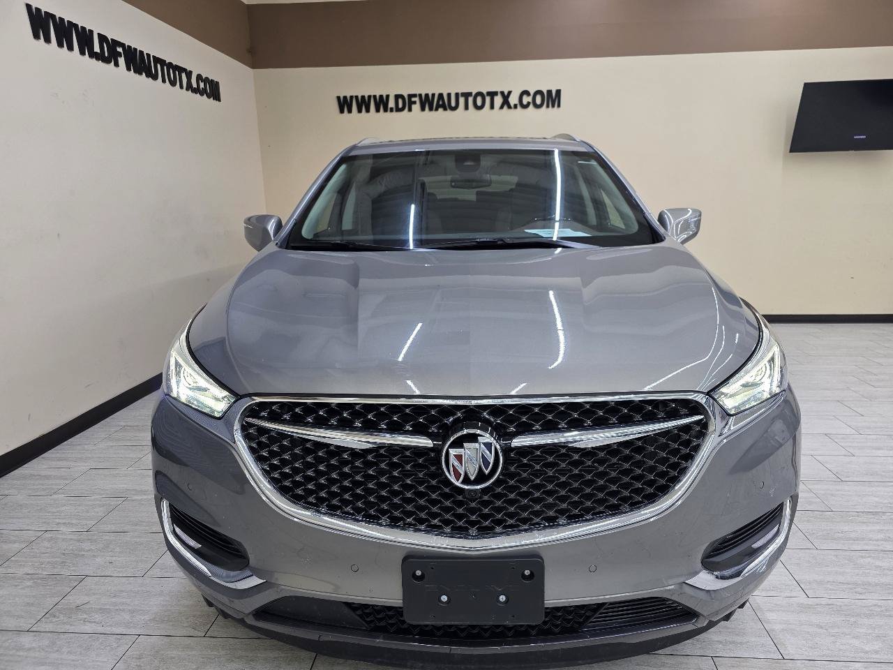 Used 2018 Buick Enclave Avenir w/ Avenir Technology Package FWD image 3
