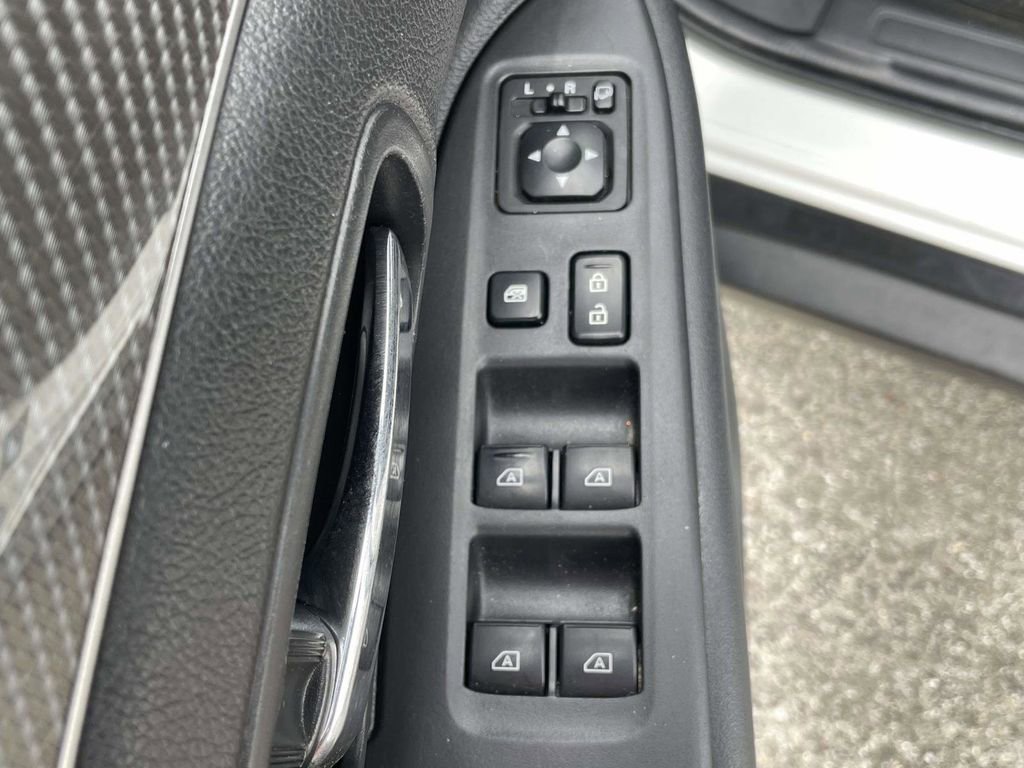 Used 2020 Mitsubishi Outlander SEL image 16