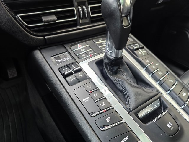 Used 2021 Porsche Macan image 36