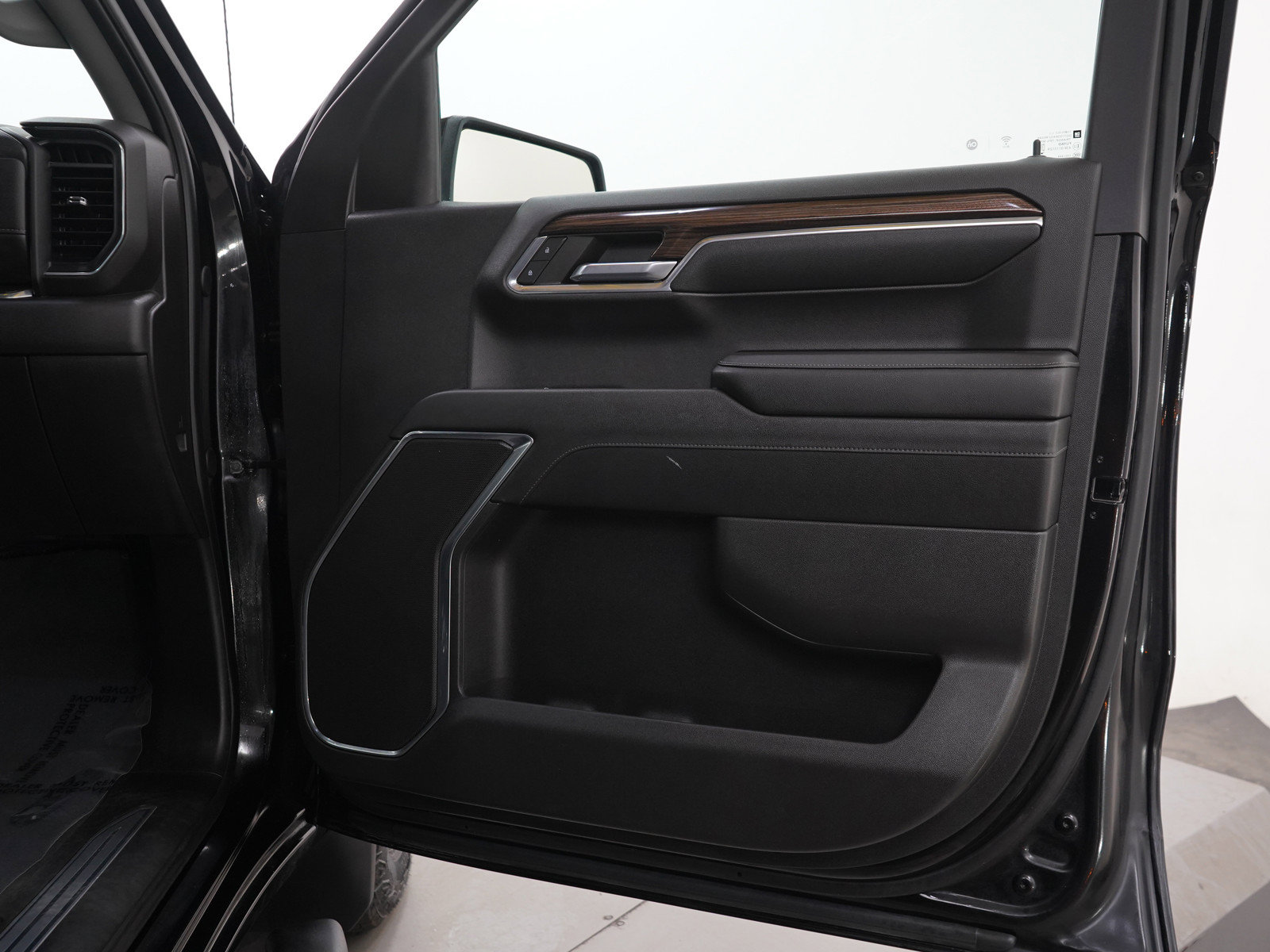 Used 2024 Chevrolet Silverado 1500 RST AWD/4WD image 9