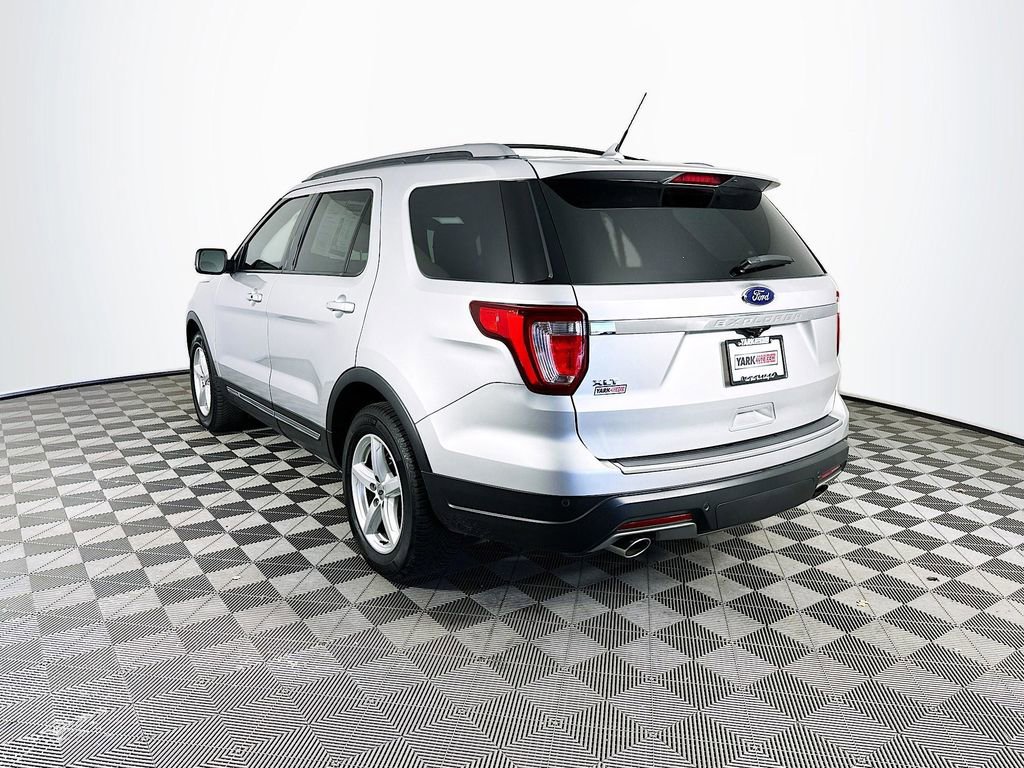 Used 2018 Ford Explorer XLT w/ Equipment Group 201A image 7