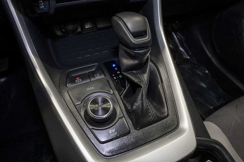 Used 2022 Toyota RAV4 XLE image 16