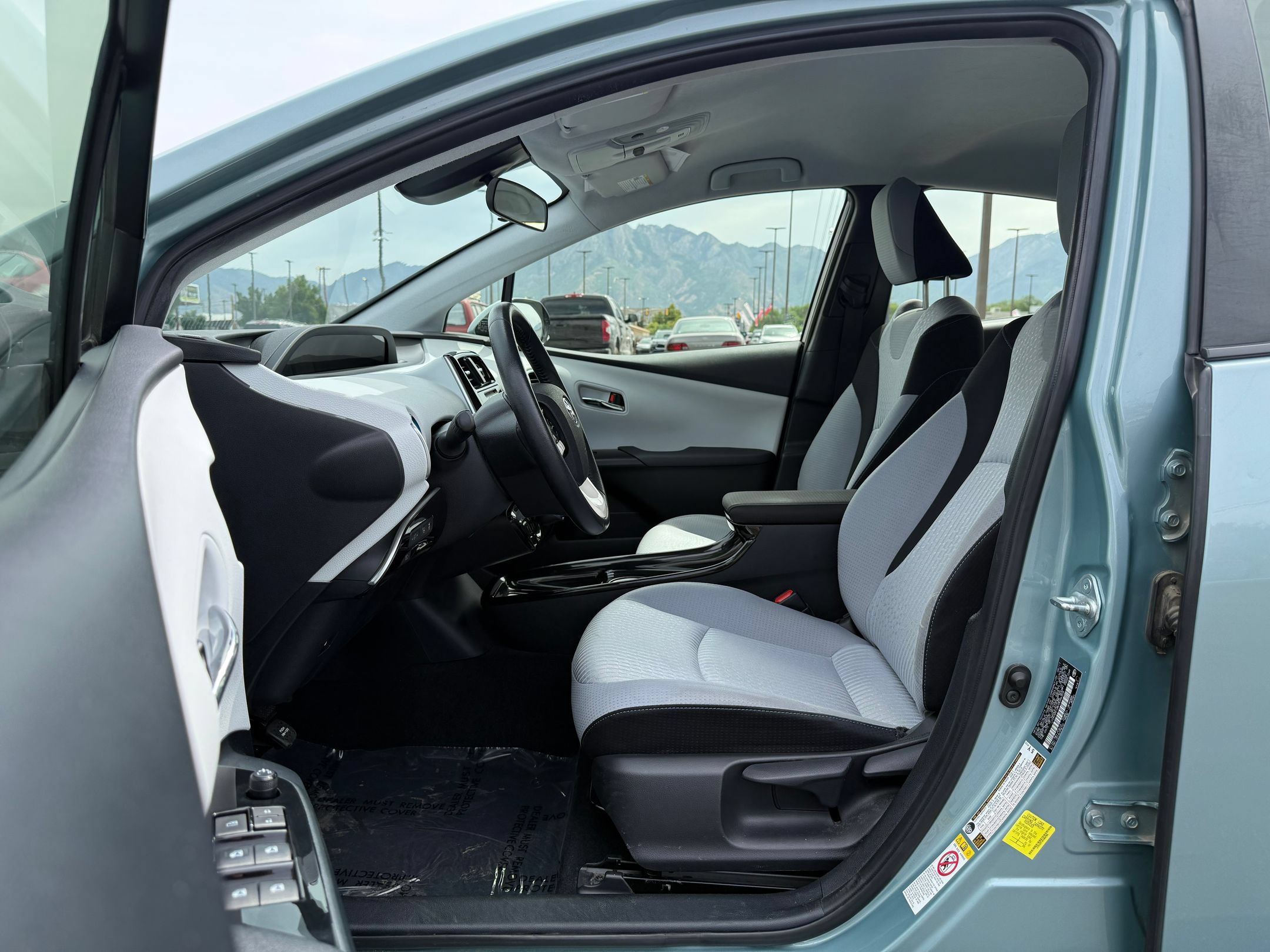 Used 2017 Toyota Prius Three FWD image 12