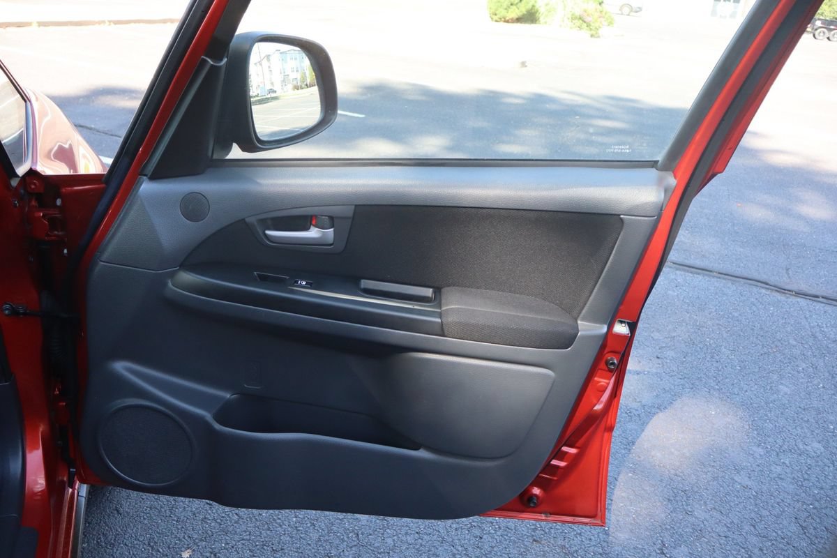 Used 2010 Suzuki SX4 Touring AWD/4WD image 26