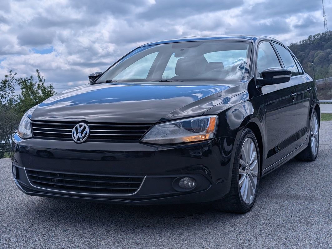 Used 2013 Volkswagen Jetta SEL FWD image 2