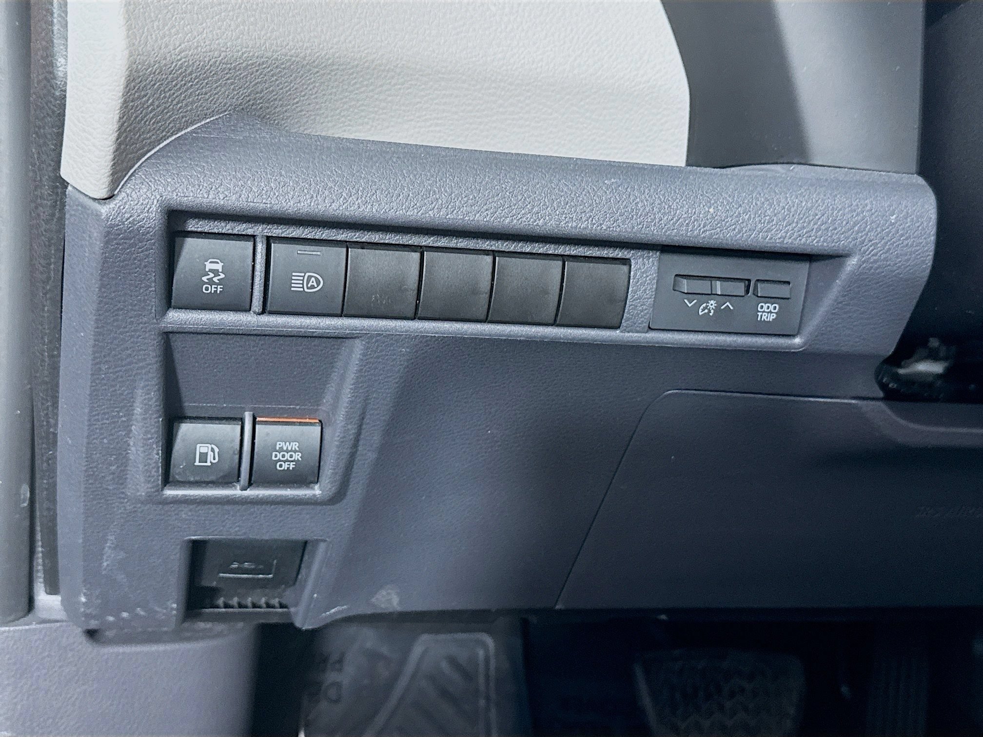 Certified 2022 Toyota Sienna Limited AWD/4WD image 11