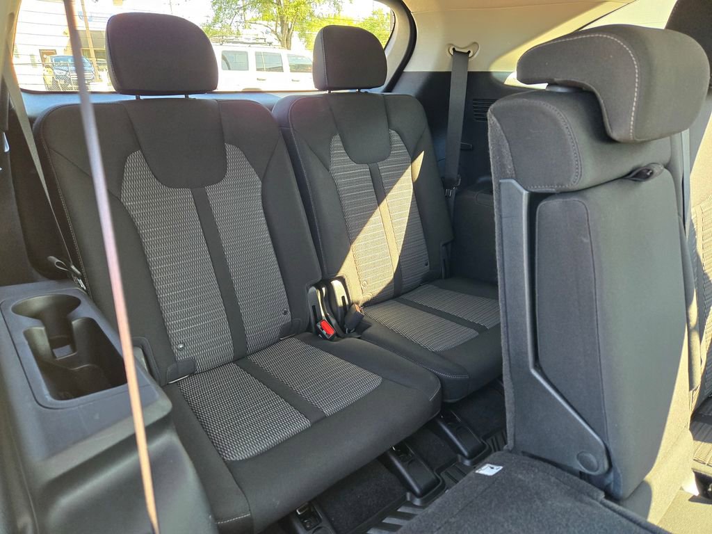 Used 2023 Kia Sorento LX image 16