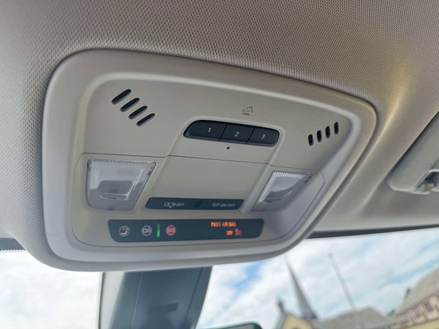 Used 2020 Chevrolet Traverse LT w/ LT Premium Package AWD/4WD image 38