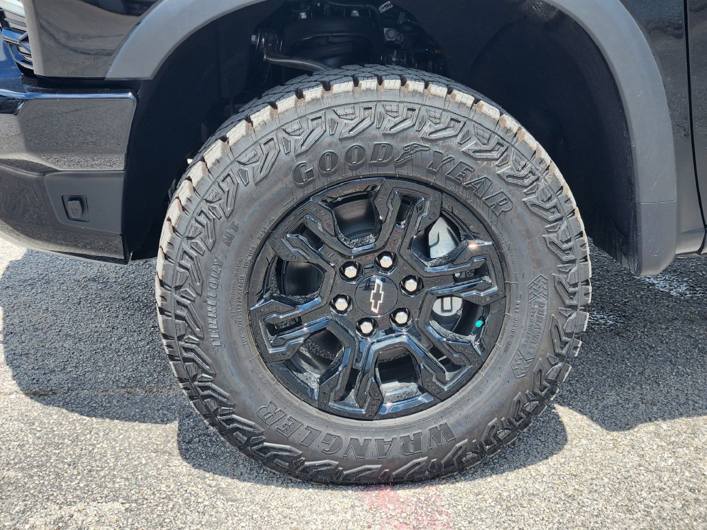 New 2026 Chevrolet Silverado 1500 ZR2 w/ Dark Appearance Package AWD/4WD image 9