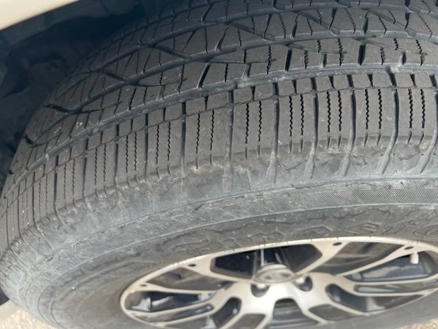 Used 2022 Nissan Titan SV AWD/4WD image 3