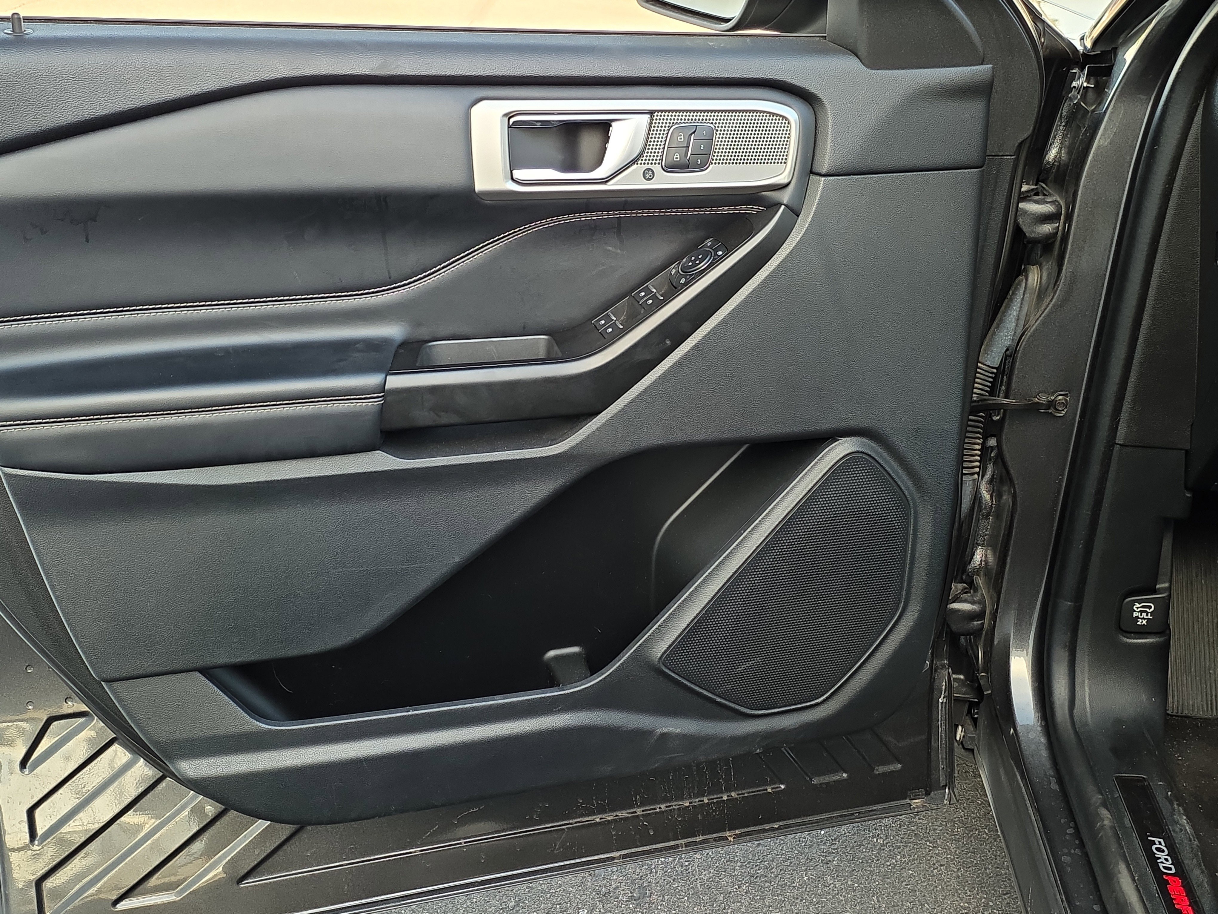 Used 2020 Ford Explorer ST image 12