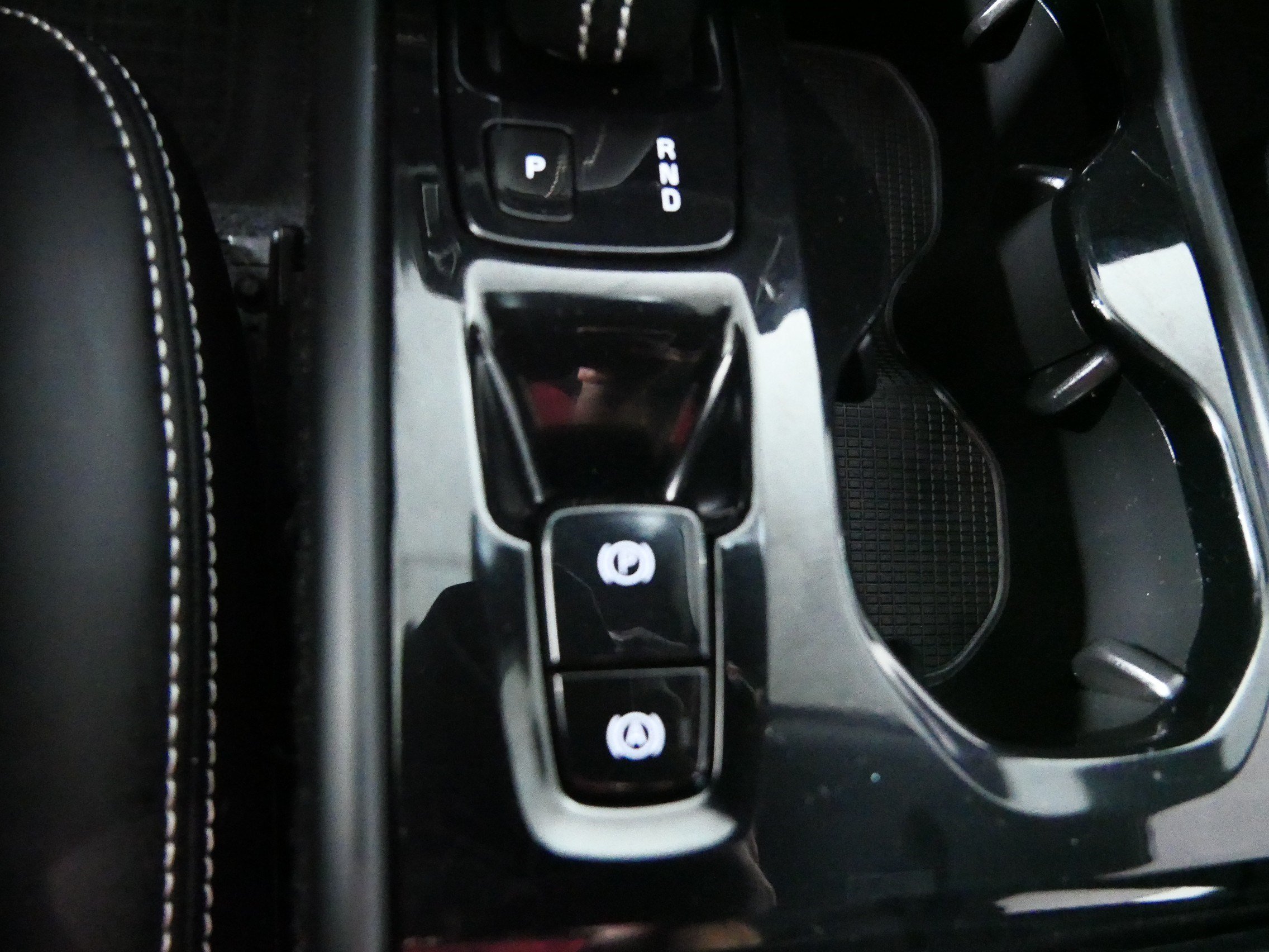 Used 2020 Volvo XC40 T5 R-Design w/ Protection Package Premier AWD/4WD image 32