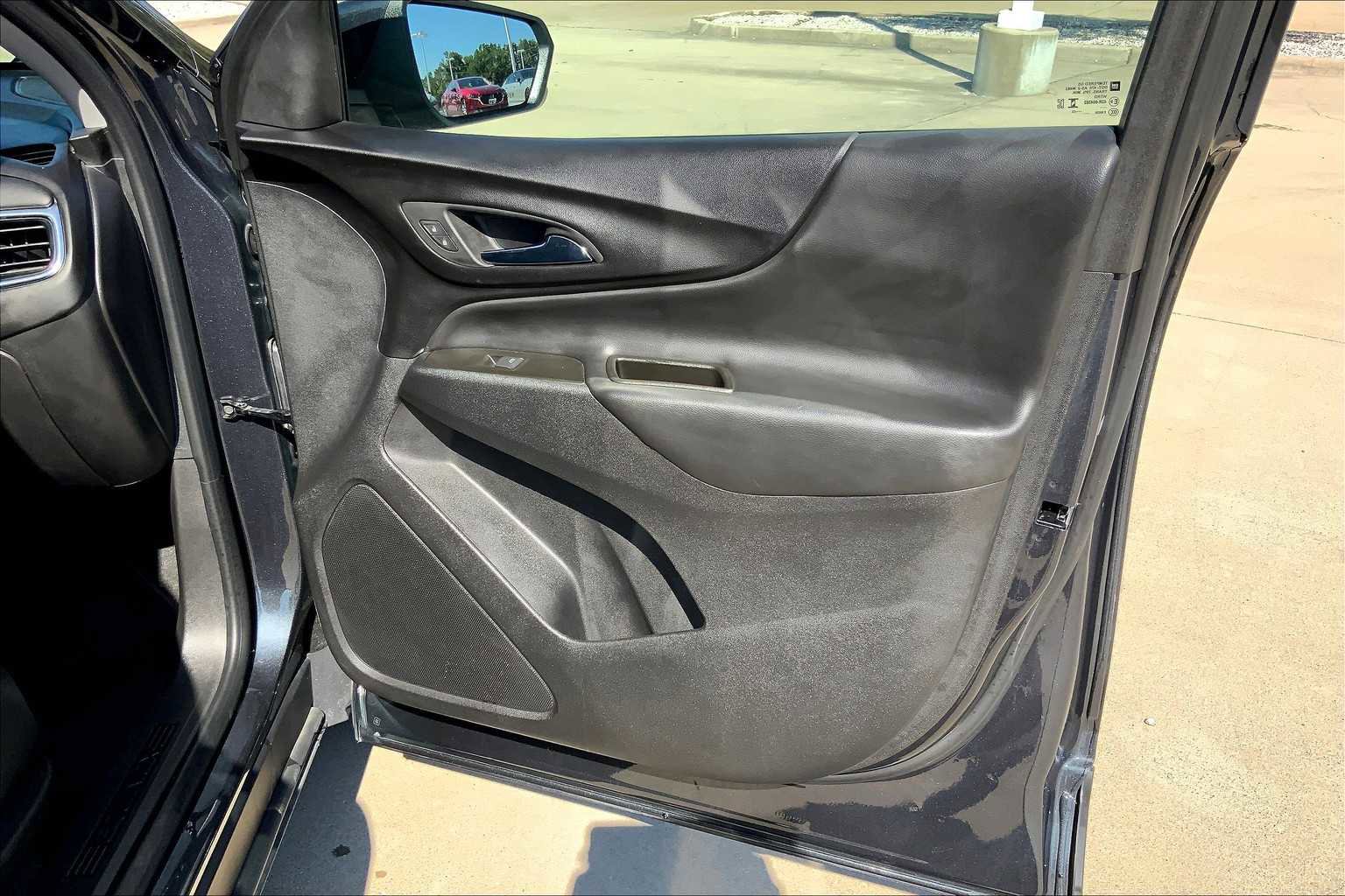 Used 2023 Chevrolet Equinox LT image 35