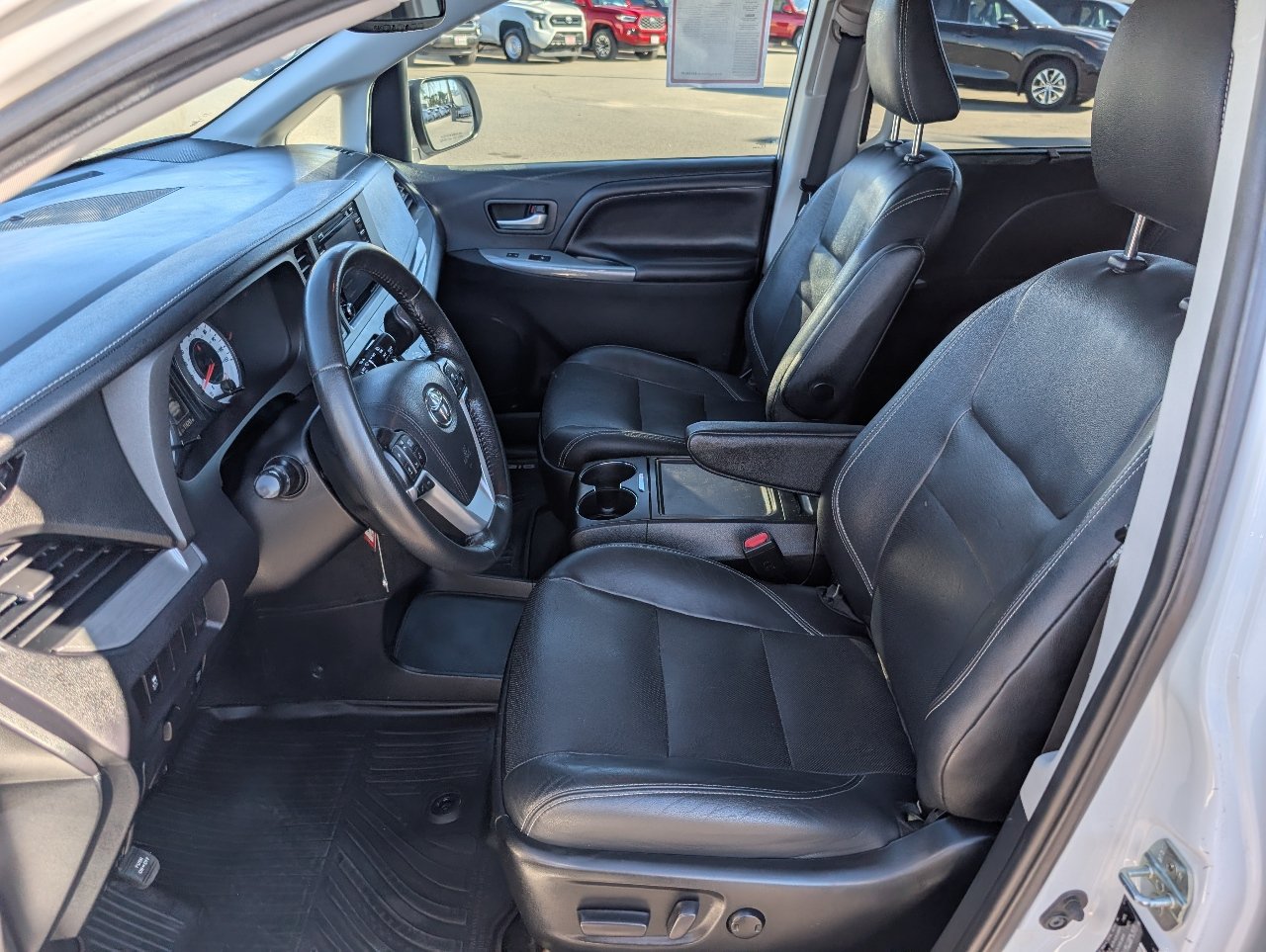 Used 2020 Toyota Sienna SE w/ Nightshade Edition FWD image 2