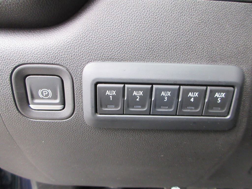 Certified 2023 GMC Sierra 3500 Pro w/ Convenience Package image 24