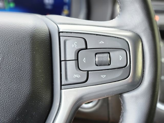 Used 2023 Chevrolet Suburban Premier image 17