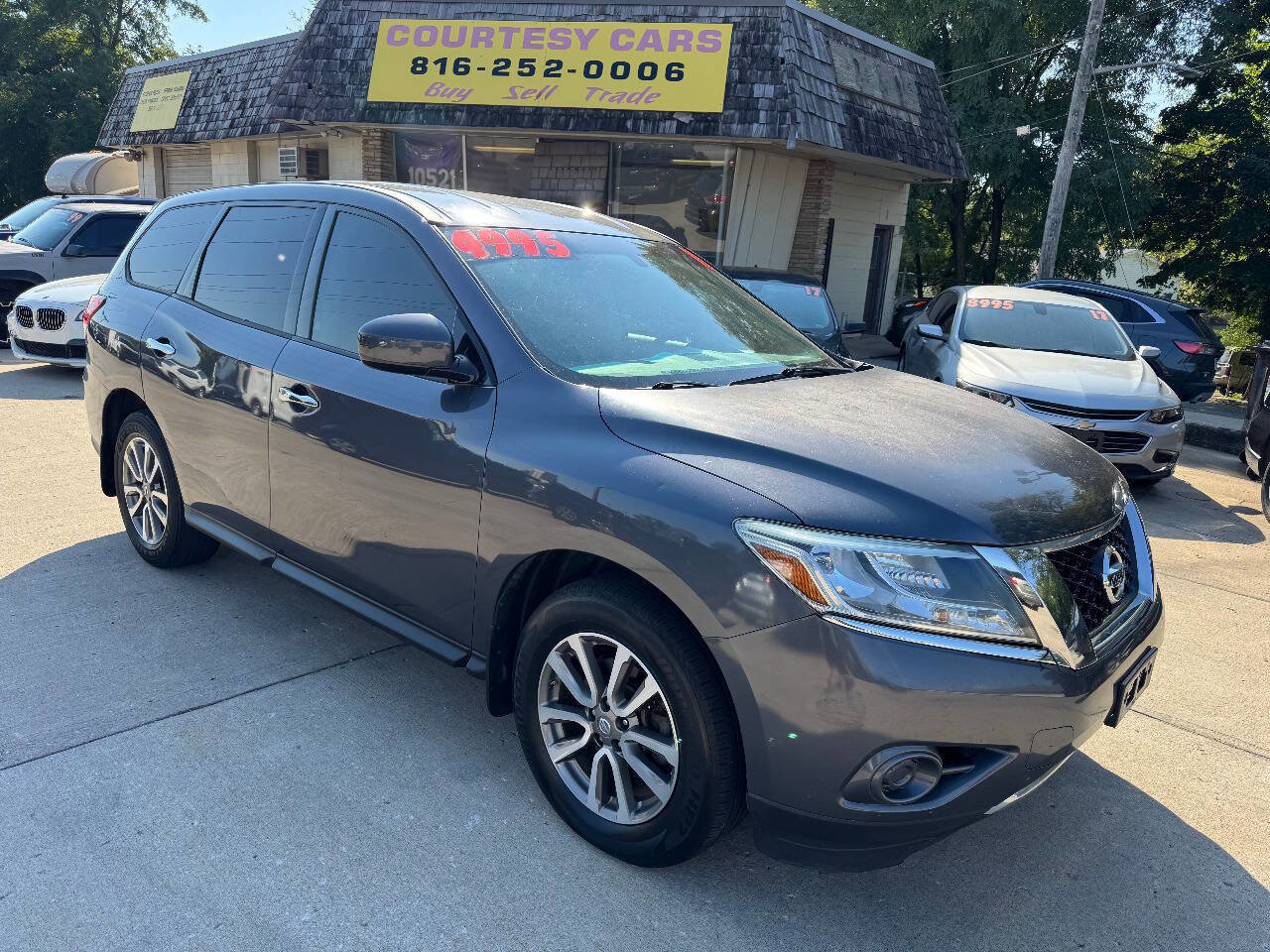 Used 2013 Nissan Pathfinder S image 1