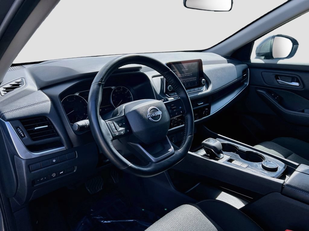 Used 2025 Nissan Rogue SV AWD/4WD image 9