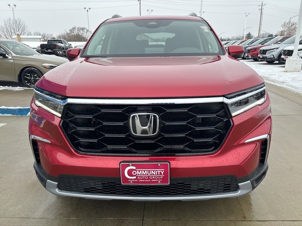New 2025 Honda Pilot Touring image 8
