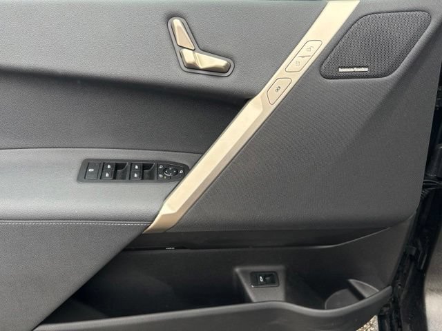 Used 2024 BMW iX xDrive50 w/ Sport Package AWD/4WD image 12