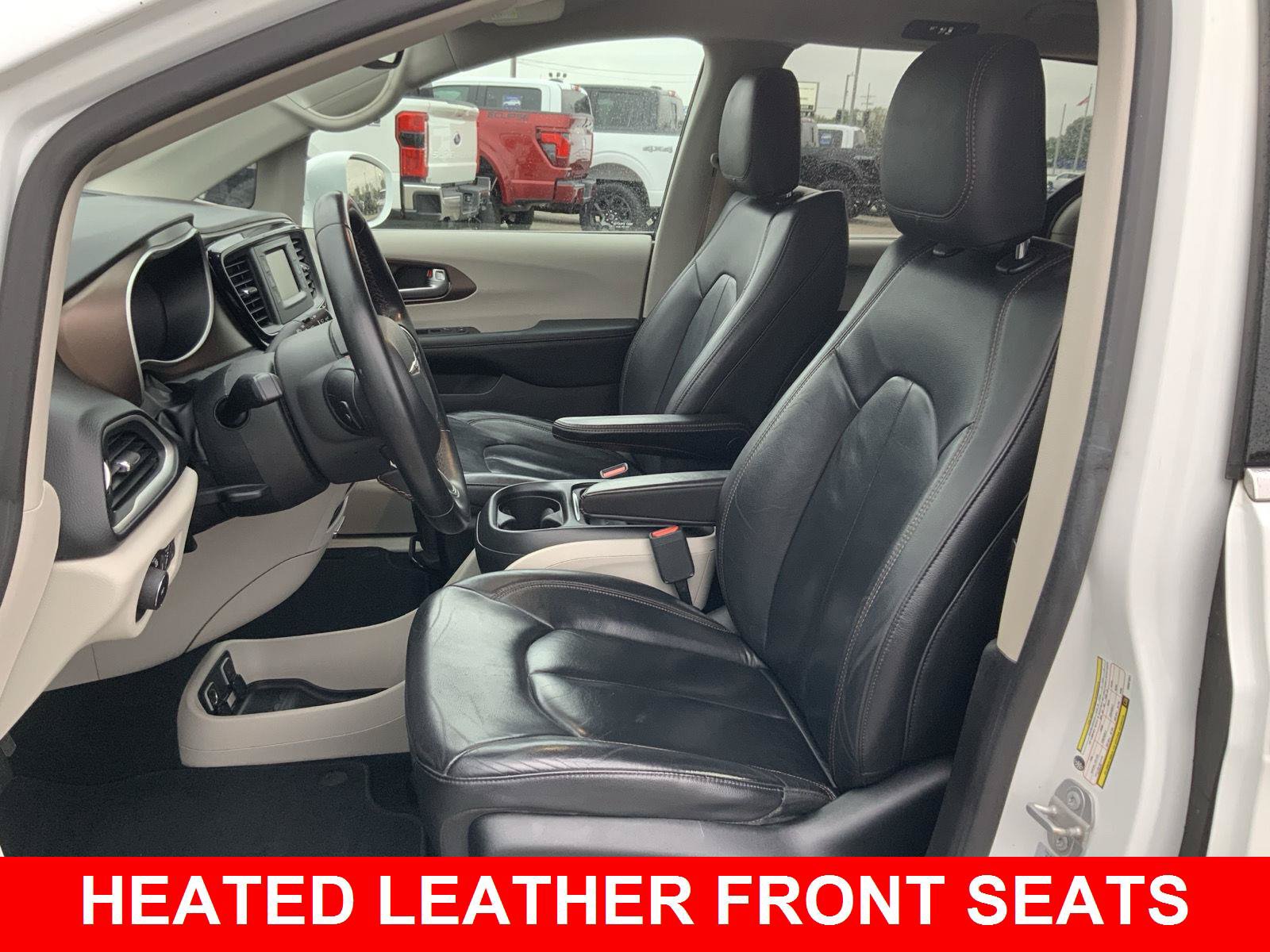 Used 2017 Chrysler Pacifica Touring-L FWD image 5