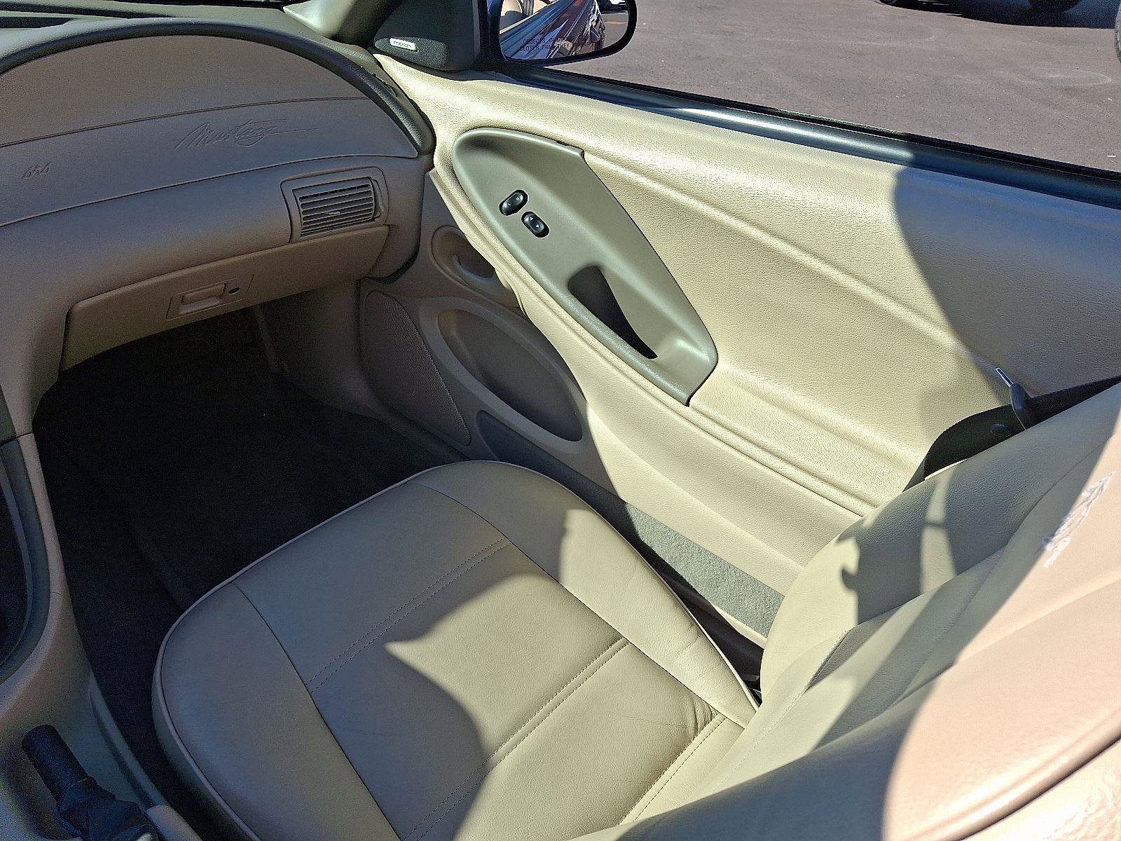 Used 2004 Ford Mustang Deluxe image 16