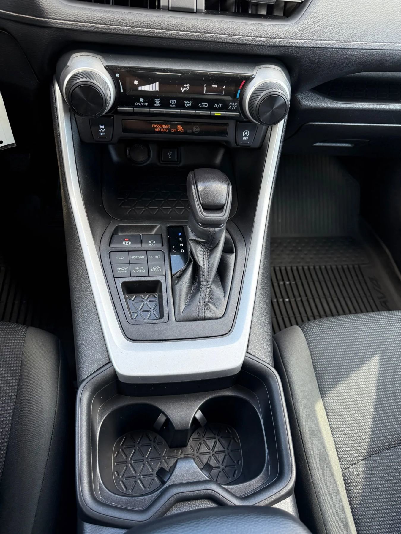 Used 2021 Toyota RAV4 LE image 26