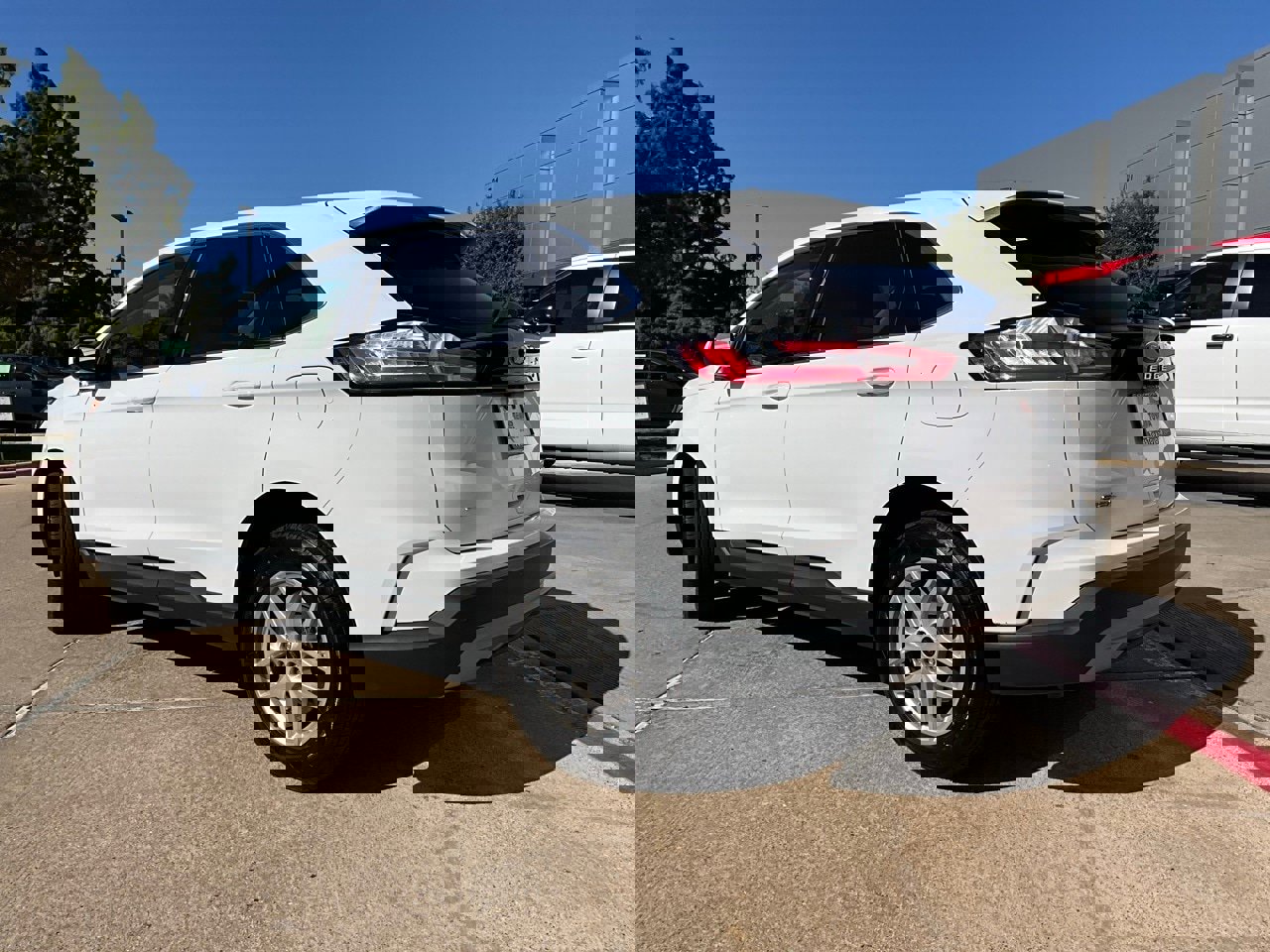 Used 2024 Ford Edge SEL image 8