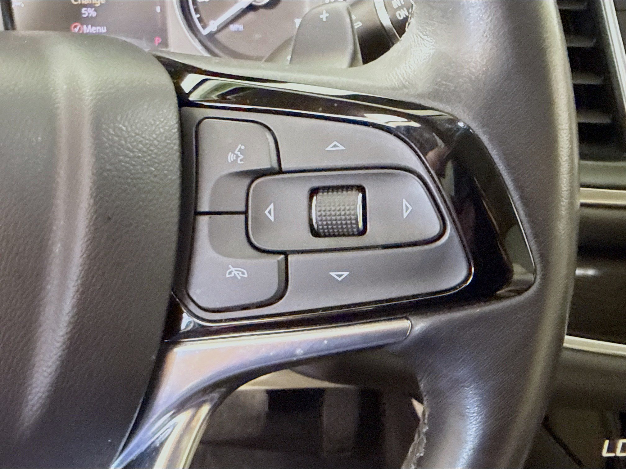 Used 2023 Buick Enclave Essence w/ Experience Buick Package FWD image 15