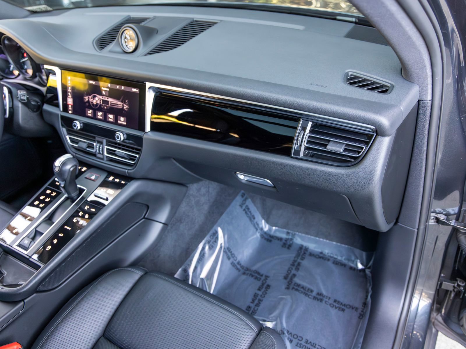 Certified 2024 Porsche Macan image 59