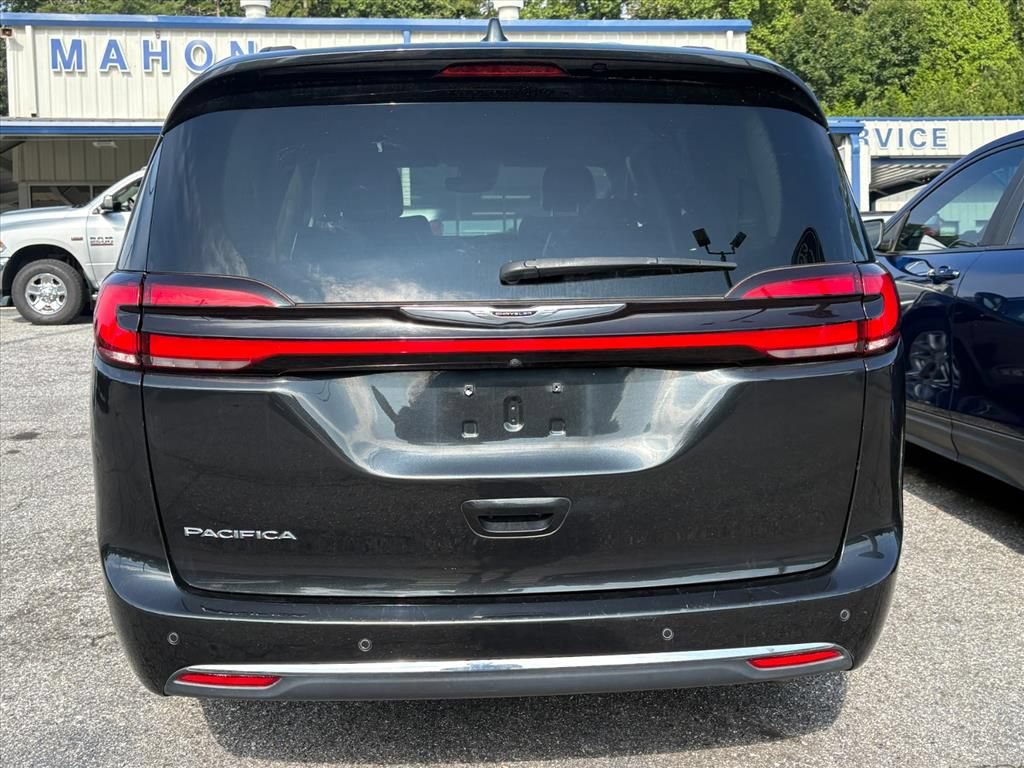 Used 2022 Chrysler Pacifica Touring-L FWD image 7