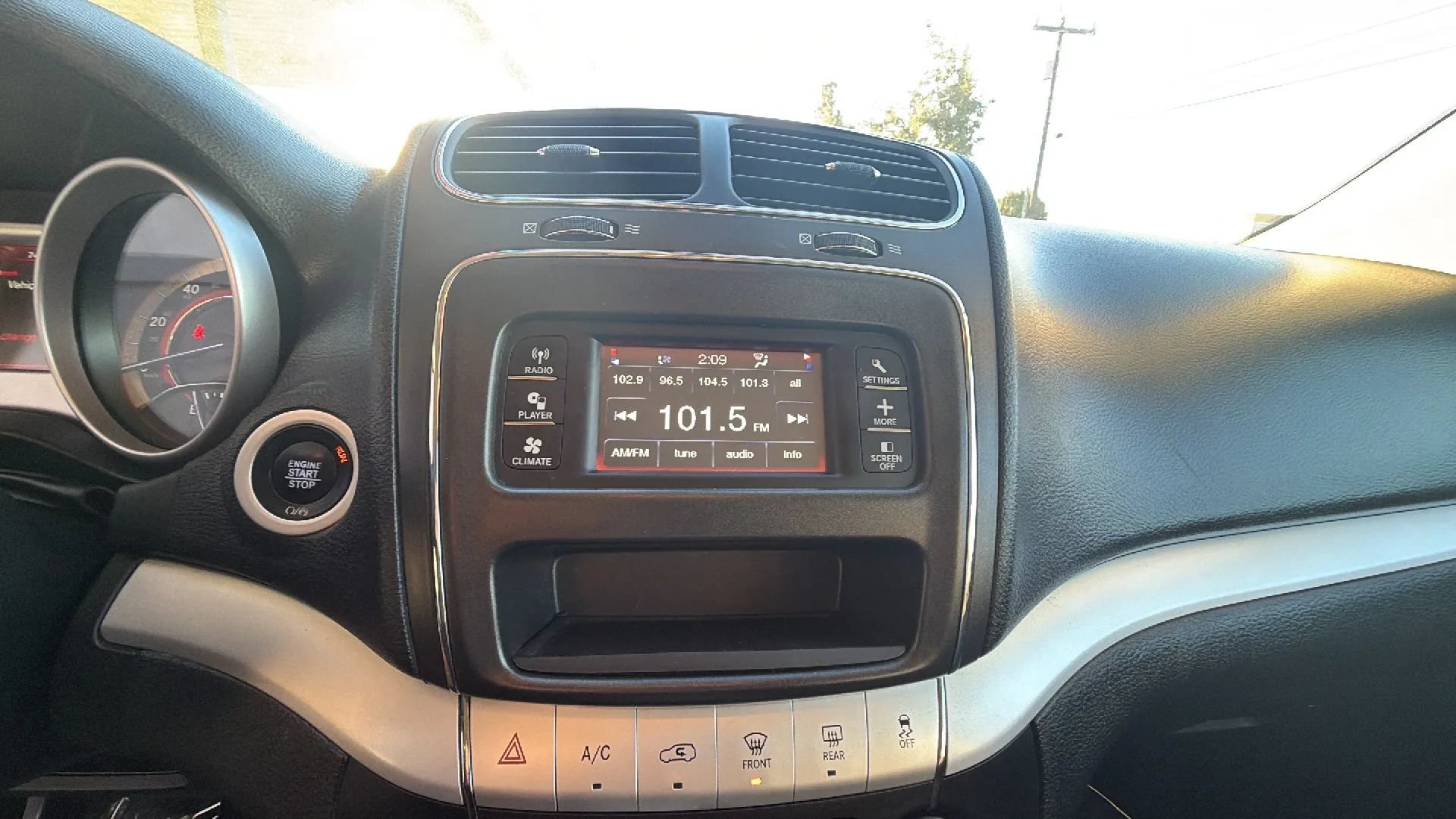 Used 2018 Dodge Journey SE AWD/4WD image 21