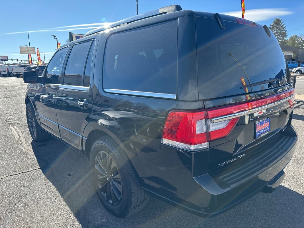 Used 2015 Lincoln Navigator image 14