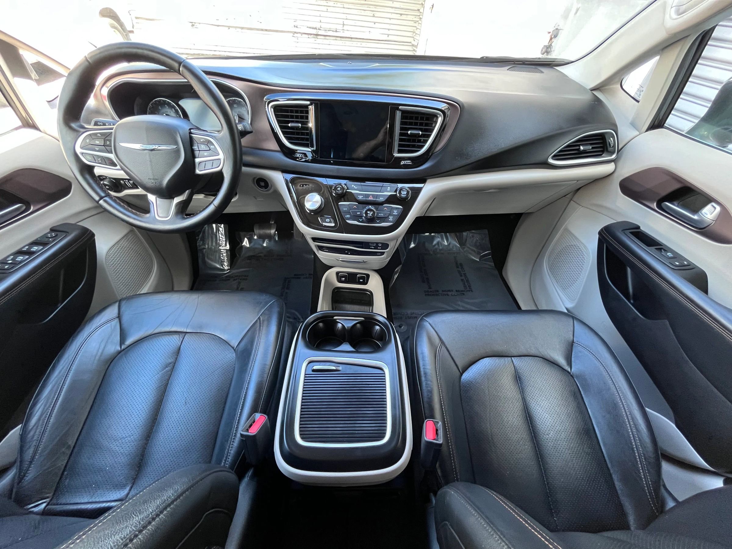 Used 2017 Chrysler Pacifica Touring-L Plus w/ Tire & Wheel Group FWD image 21
