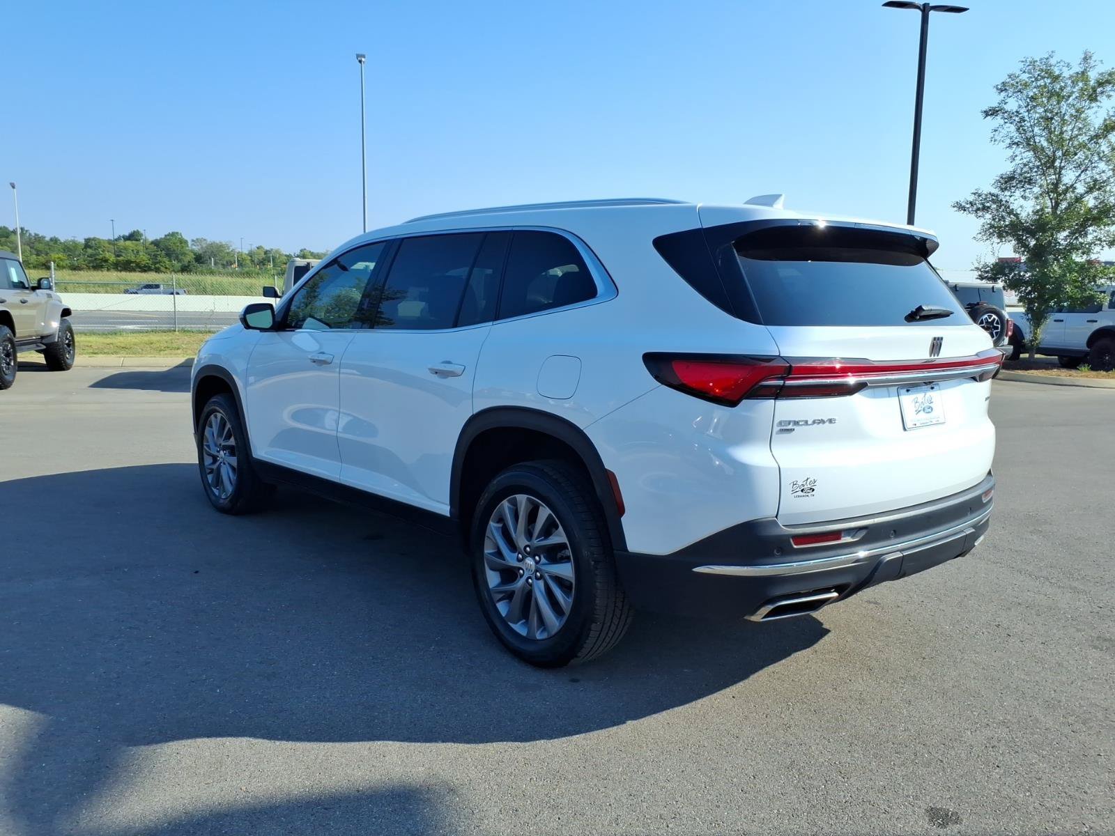 Used 2025 Buick Enclave Preferred AWD/4WD image 5