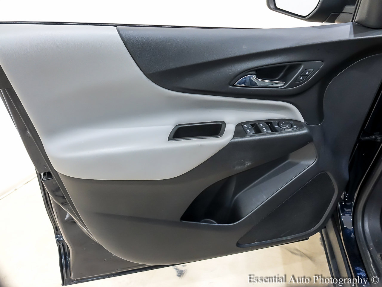 Used 2021 Chevrolet Equinox LS image 24