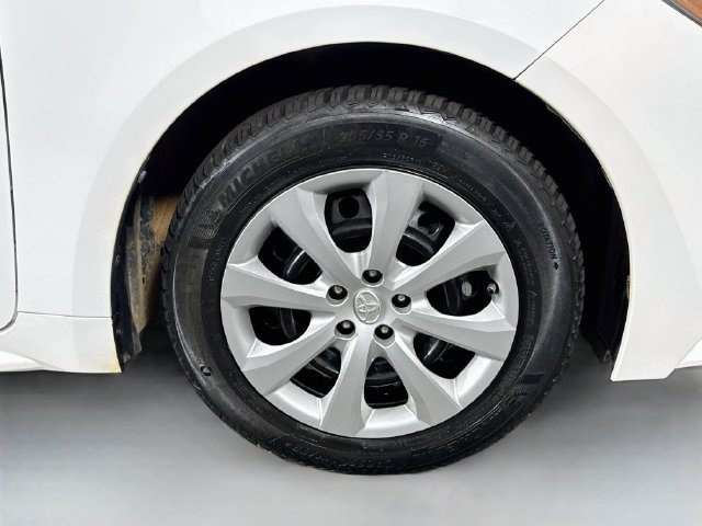 Used 2020 Toyota Corolla LE FWD image 30
