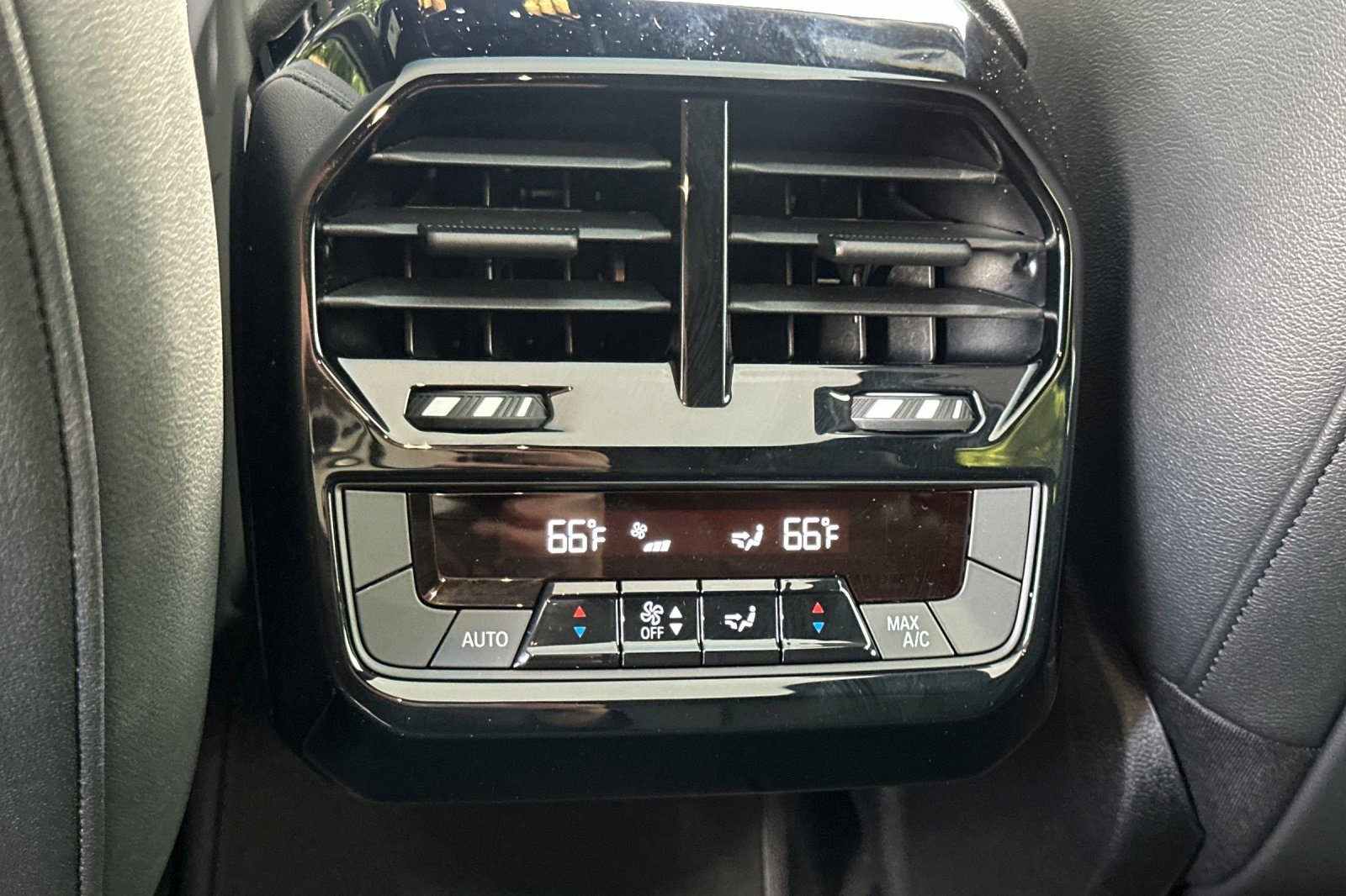 Used 2025 BMW iX xDrive50 w/ Sport Package image 16