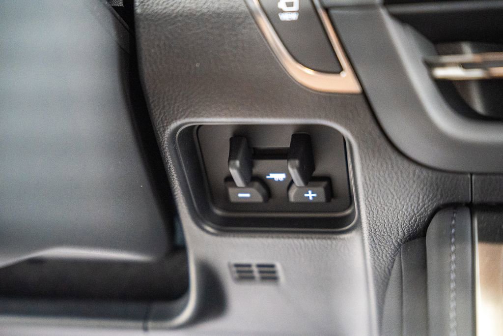 Used 2025 Lexus GX 550 w/ Cold Area Package image 30